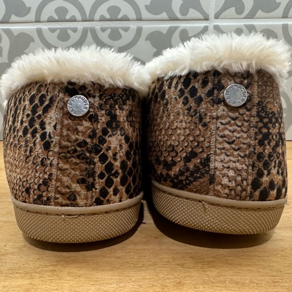 NWOT Steve Maddens Slippers size 9 - Picture 3 of 6